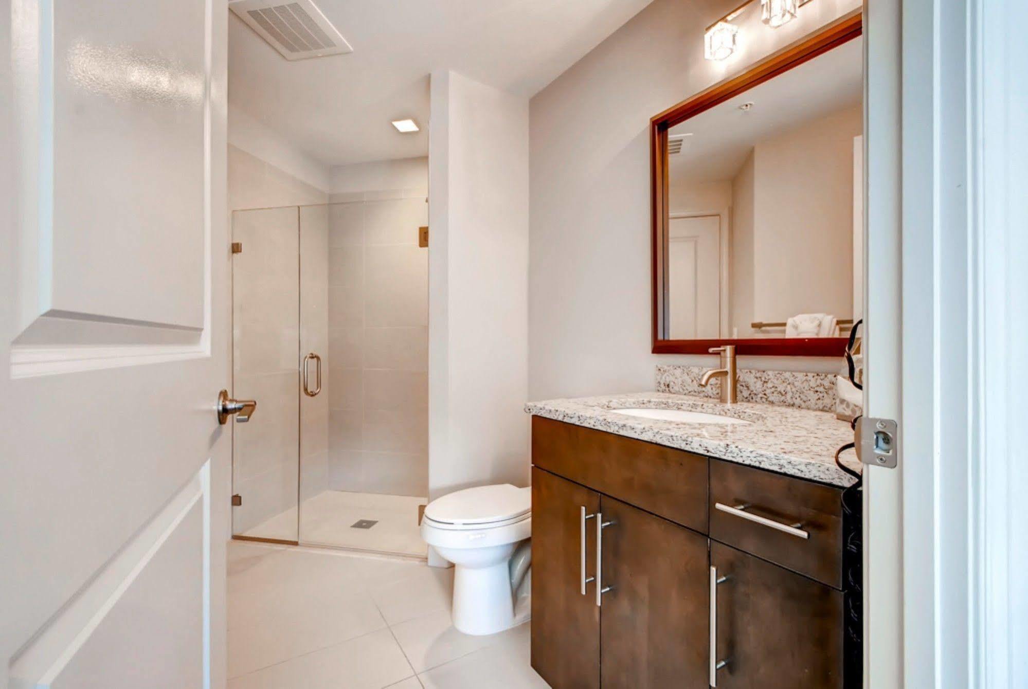 Global Luxury Suites At Park Crest McLean Exterior photo